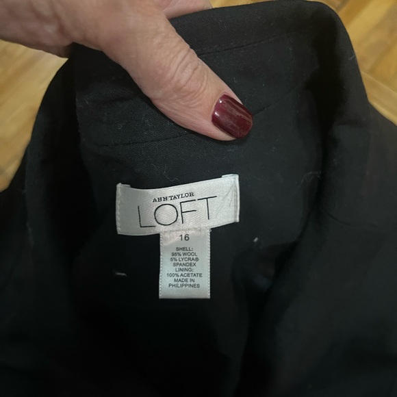 Loft Black blazer buttons on sleeves - Picture 2 of 3